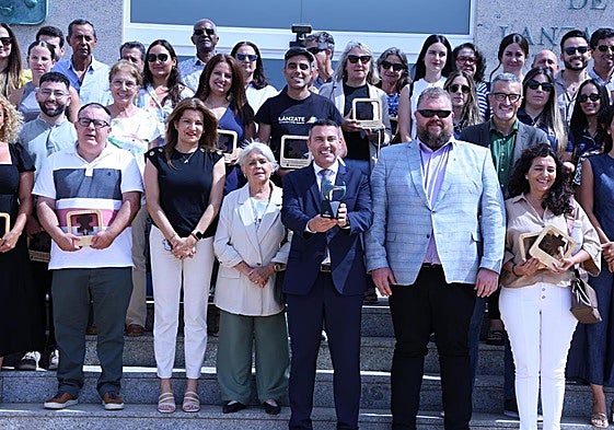 Betancort y parte de los representantes de los 67 colectivos y entidades del tercer sector.