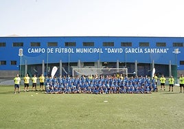 Foto de familia de jugadores y técnicos del CD Maspalomas Training.