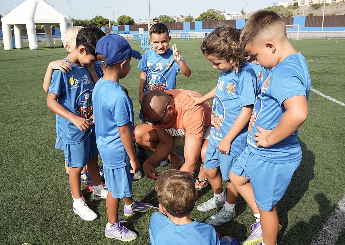 Imagen secundaria 1 - El CD Maspalomas Training, con la diversión para los niños a través del fútbol