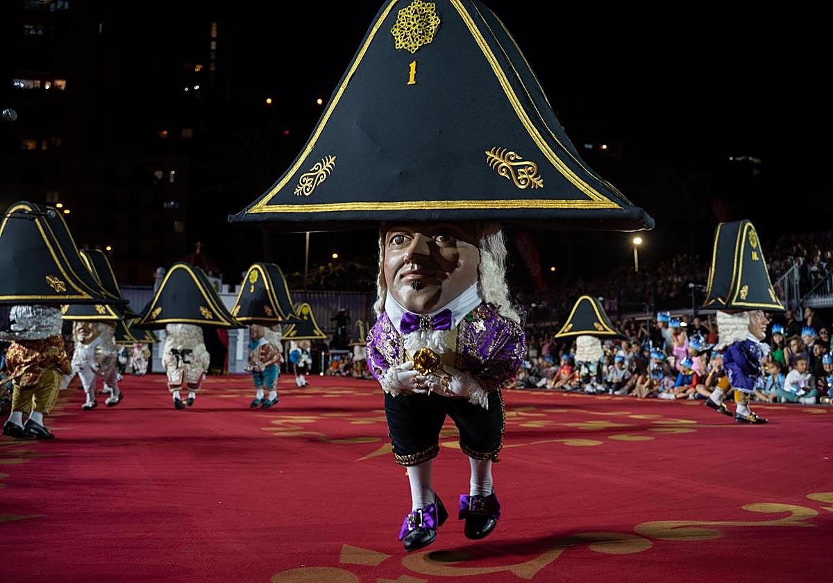 Los Enanos de La Palma danzan al ritmo de su tradicional polca