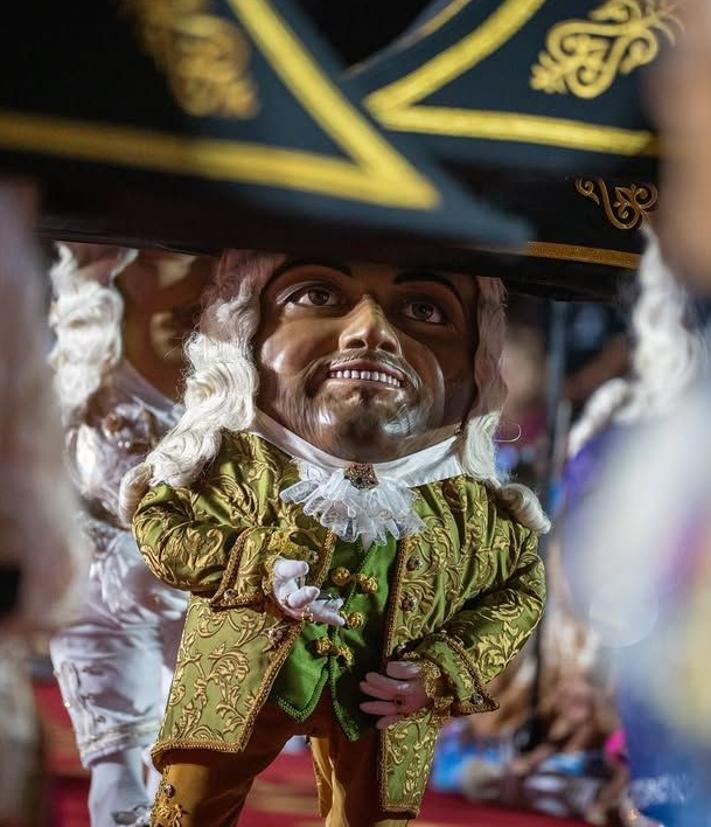 Imagen secundaria 2 - La Danza de los Enanos vuelve a brillar como el legado más querido de las Fiestas Lustrales de La Palma