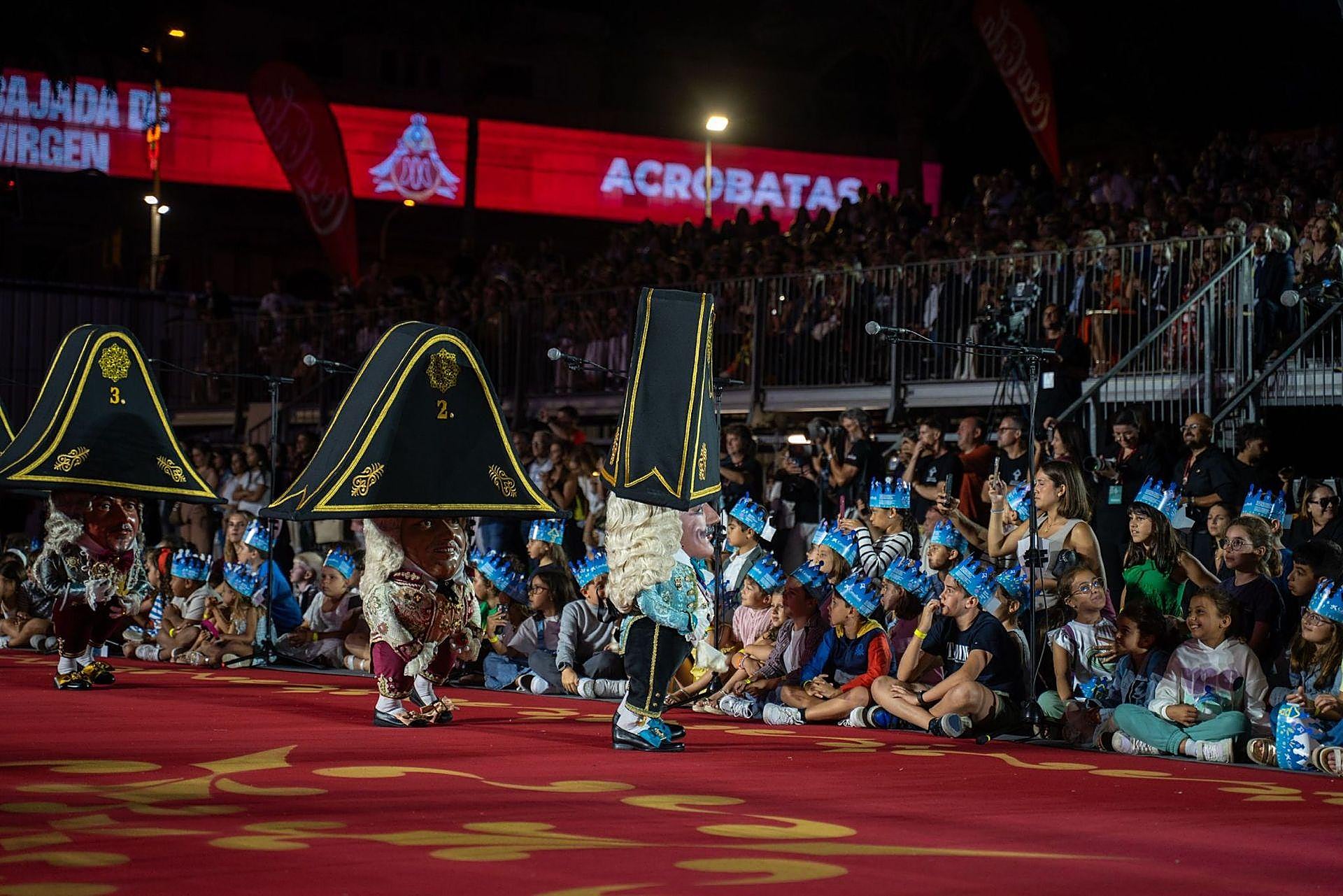 Los Enanos de La Palma danzan al ritmo de su tradicional polca
