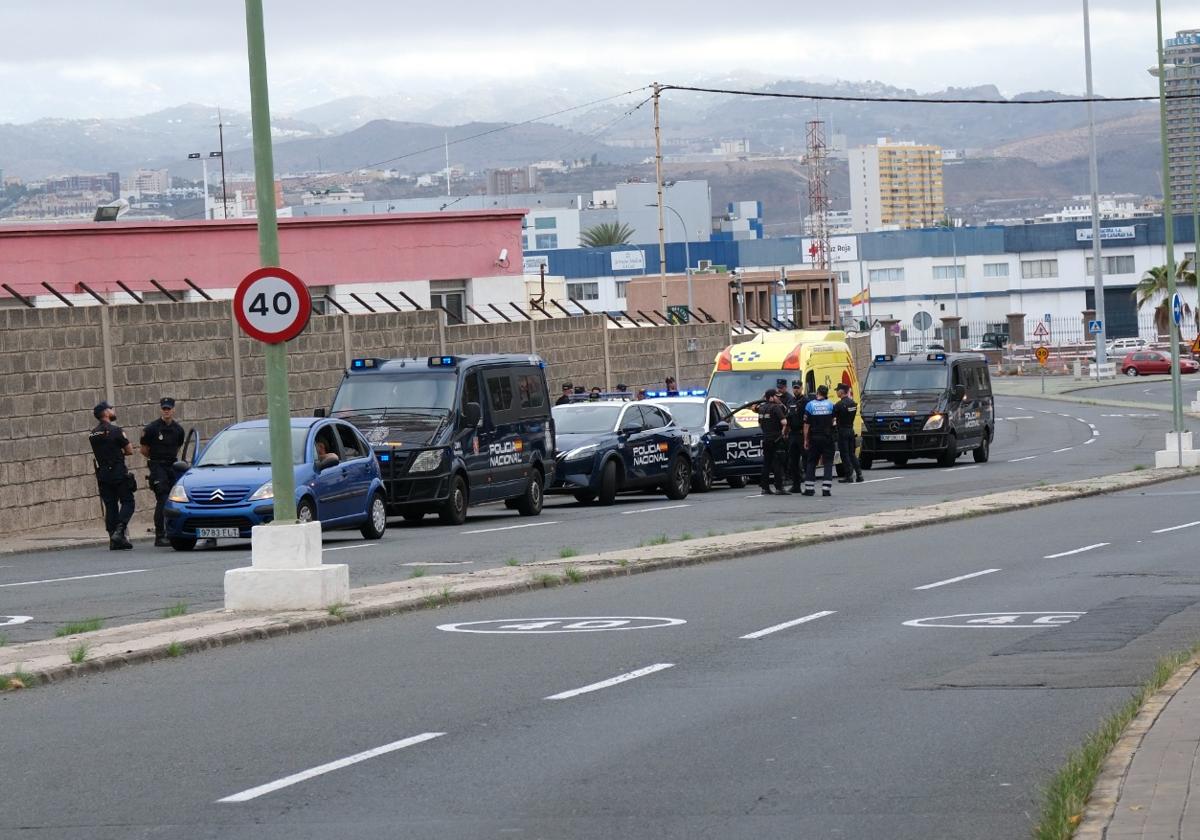 Imagen de Policía Nacional y una ambulancia del SUC en la zona donde ocurrieron los hechos.