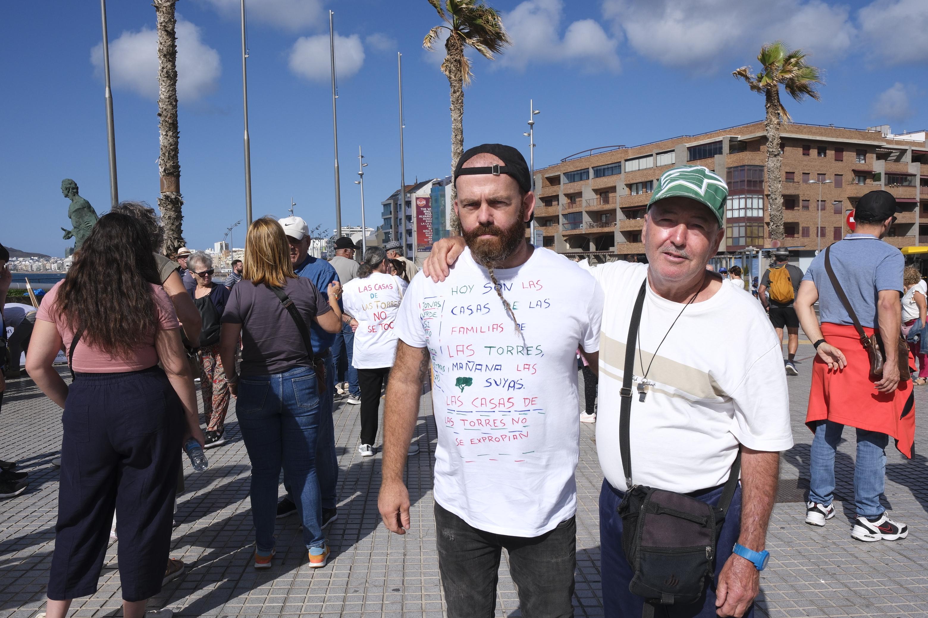 Los vecinos de Las Torres salen a la calle al grito de «nuestras casas no se tocan»