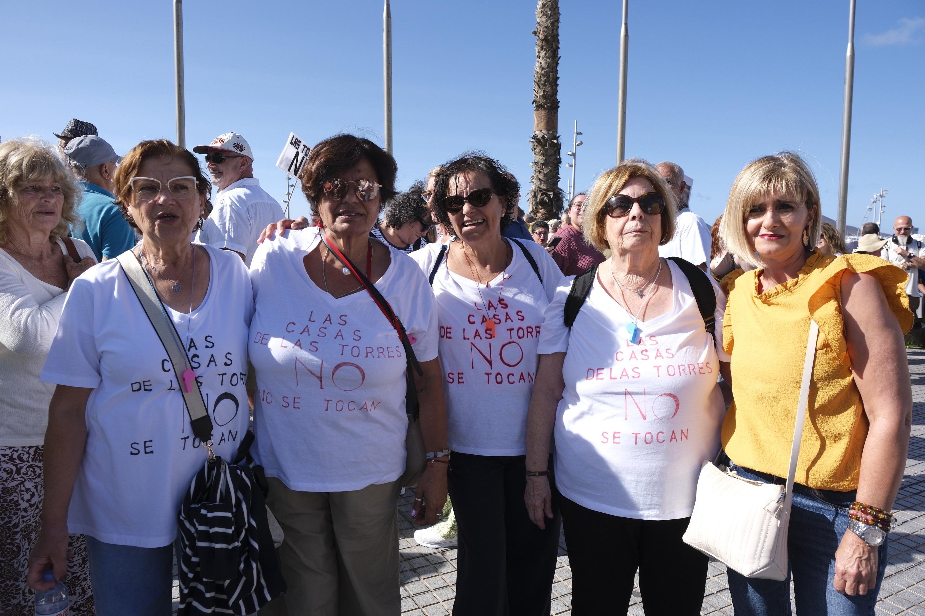 Los vecinos de Las Torres salen a la calle al grito de «nuestras casas no se tocan»