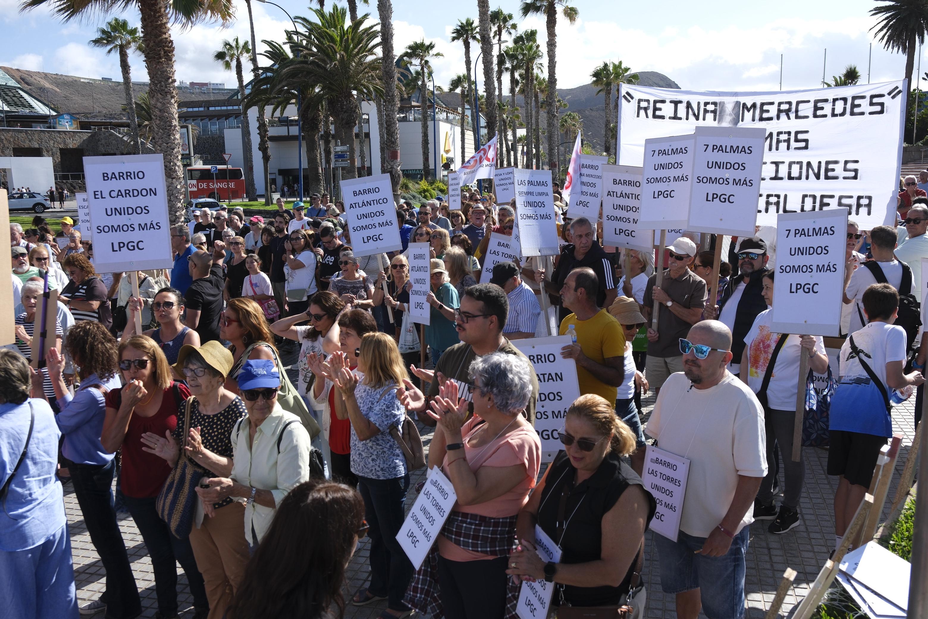 Los vecinos de Las Torres salen a la calle al grito de «nuestras casas no se tocan»