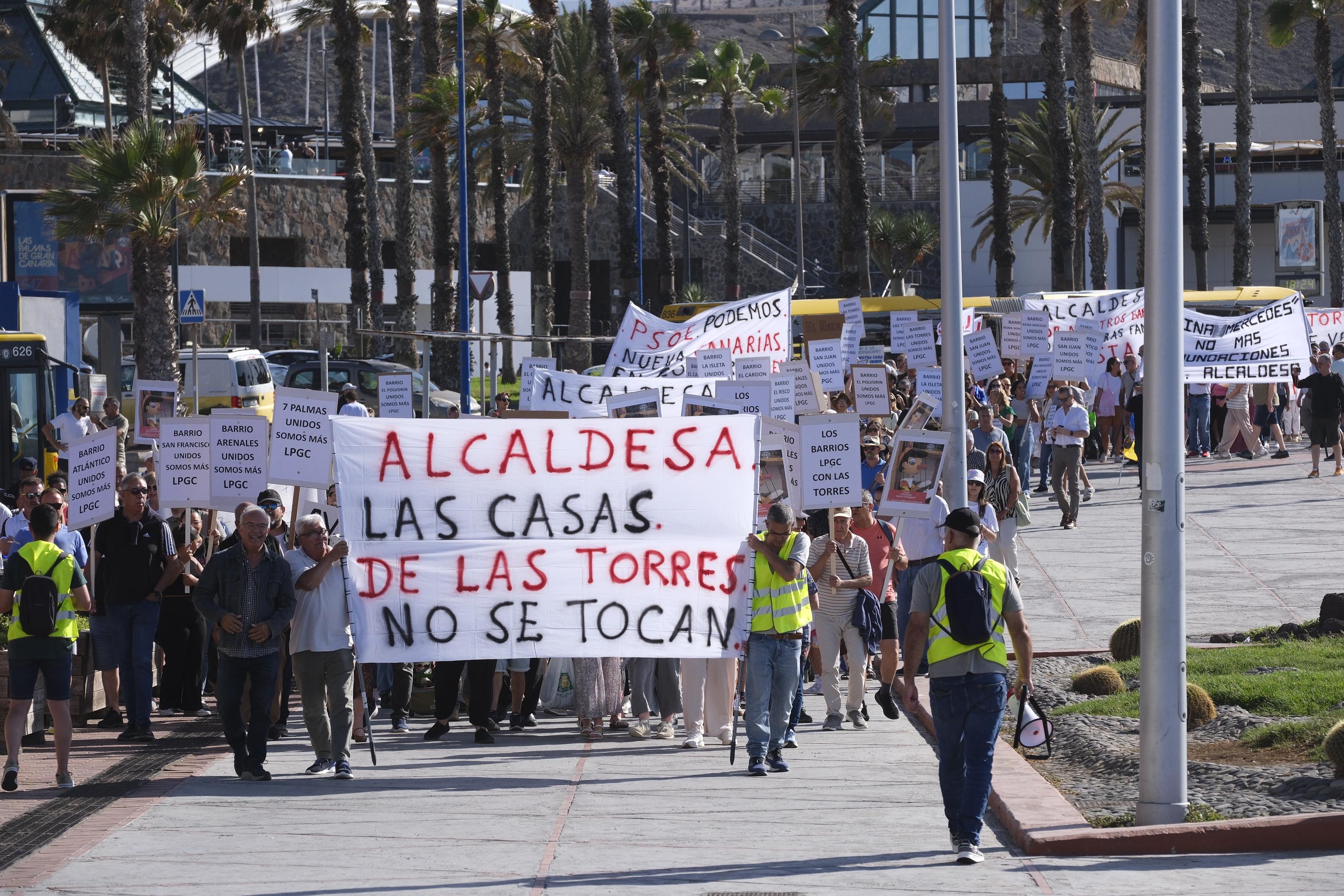 Los vecinos de Las Torres salen a la calle al grito de «nuestras casas no se tocan»