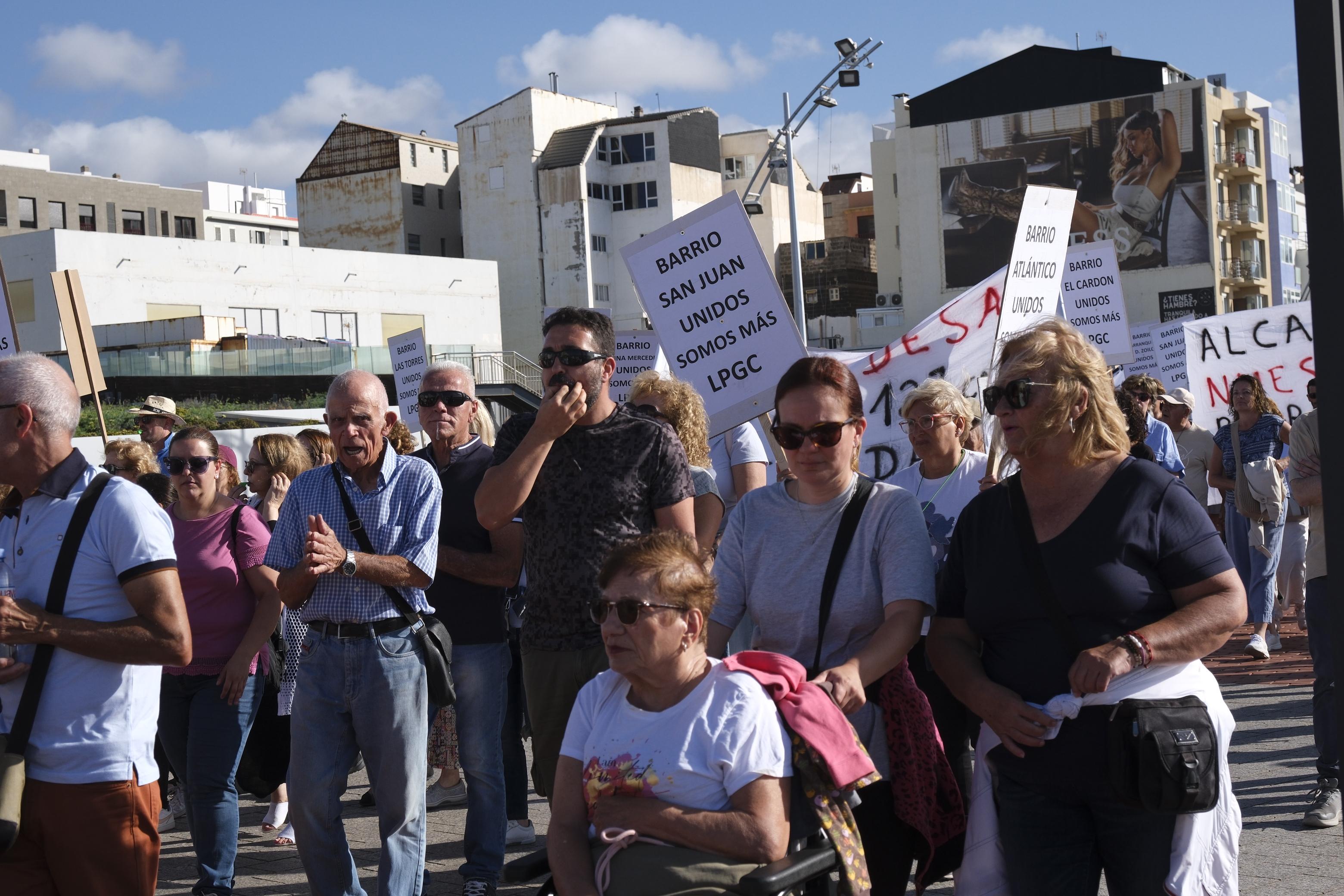 Los vecinos de Las Torres salen a la calle al grito de «nuestras casas no se tocan»