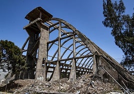 Silo abandonado en el parque empresarial de Salinetas, en Telde. Es una imponente estructura que lleva años abandonada.