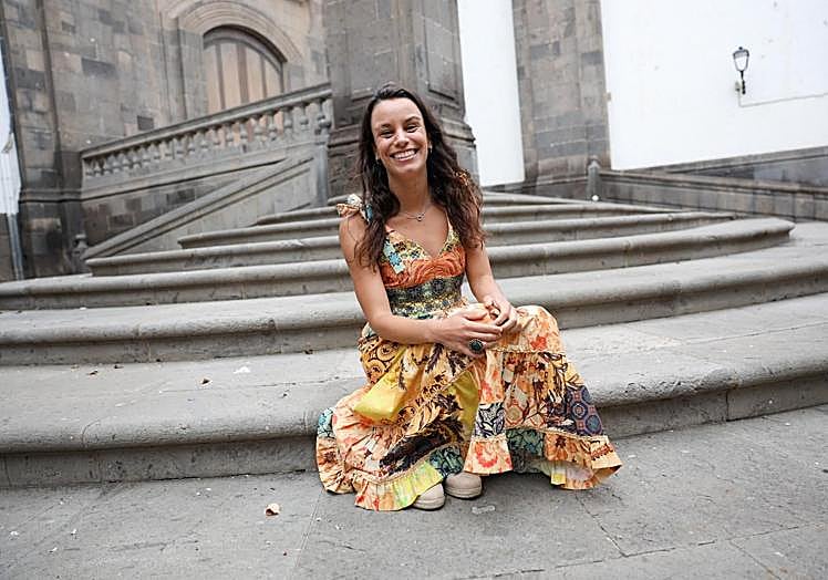 Tania Lorenzo, en la trasera de la catedral de la capital grancanaria.