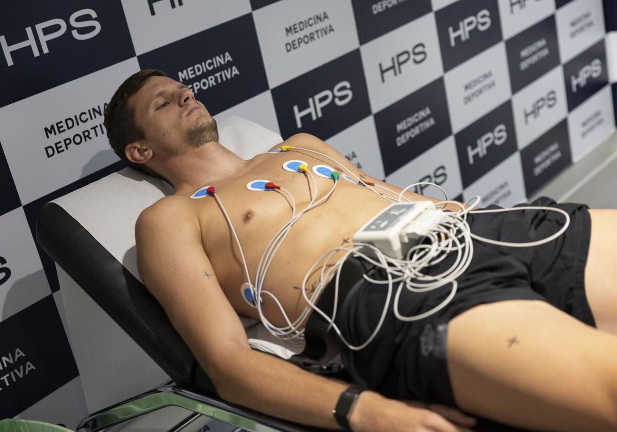 Imagen principal - Hospital Perpetuo Socorro y UD Las Palmas, un equipo que va a por todas