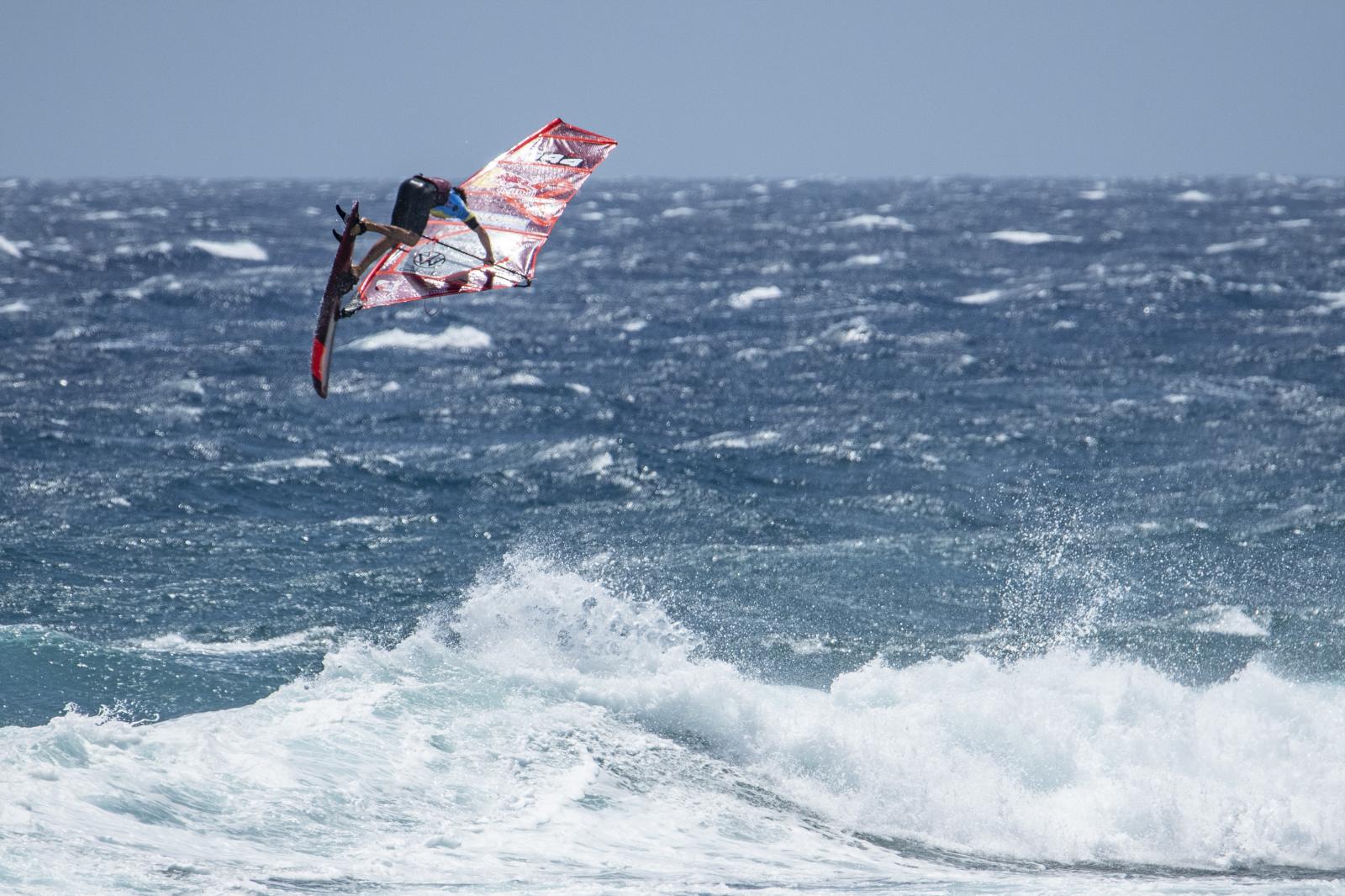 Calor, emoción y olas en la gran cita del windsurf de Pozo Izquierdo