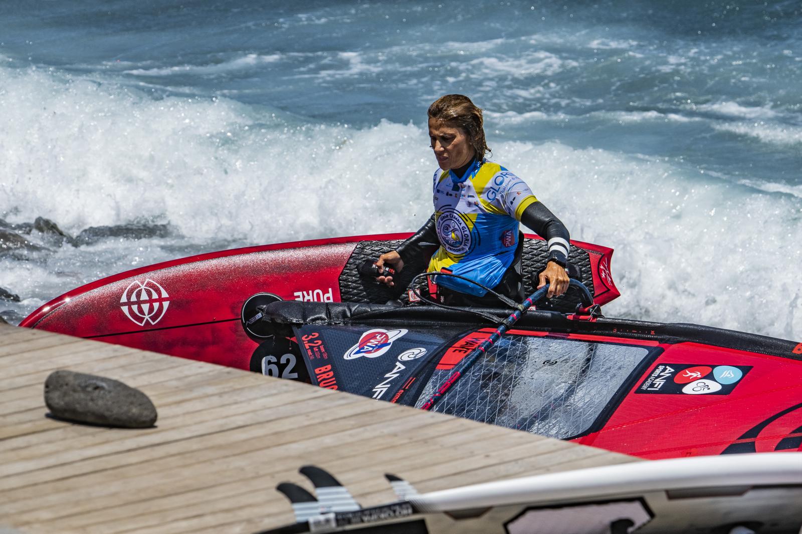 Calor, emoción y olas en la gran cita del windsurf de Pozo Izquierdo