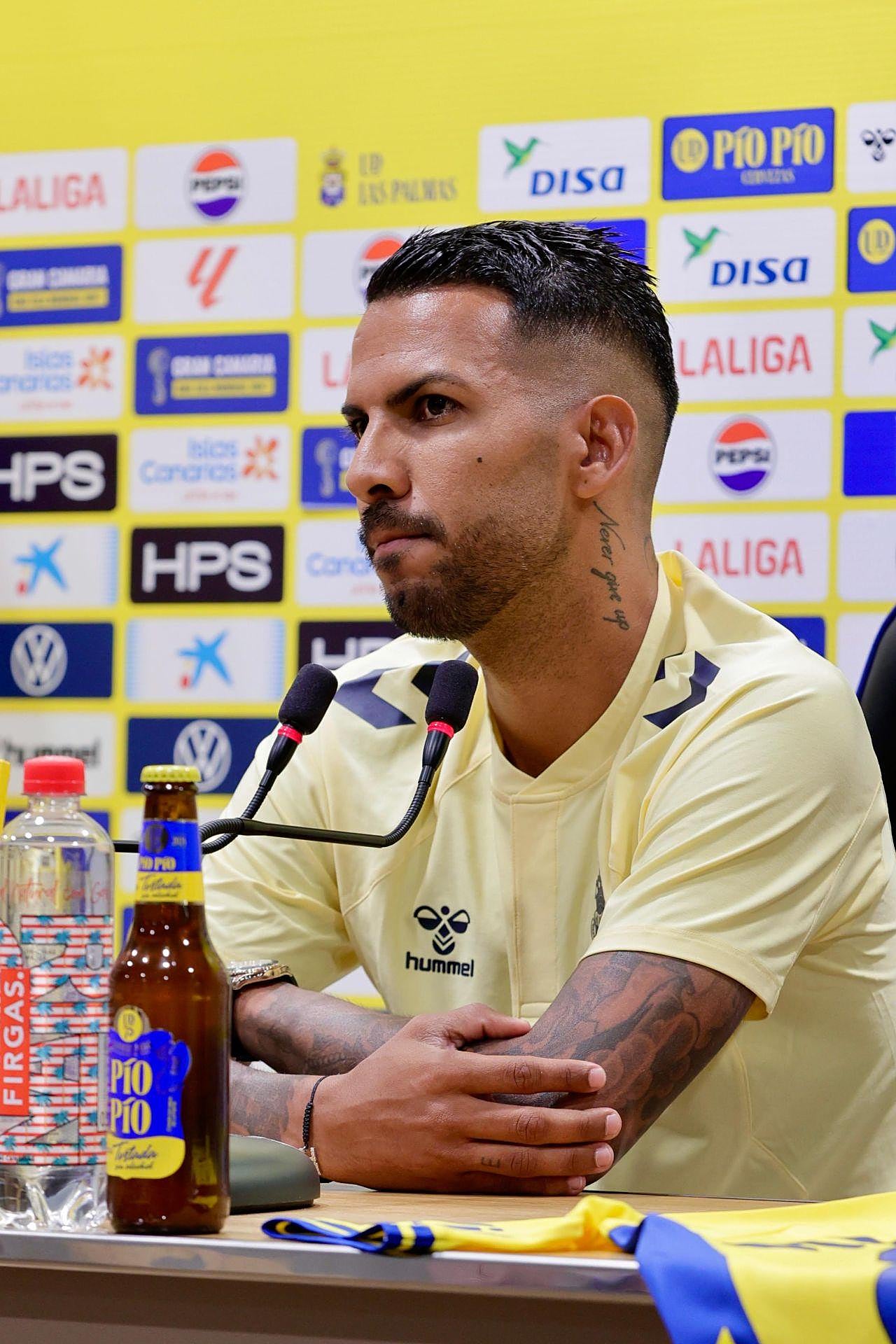 Jonathan Viera ya luce de nuevo el amarillo en su regreso a casa
