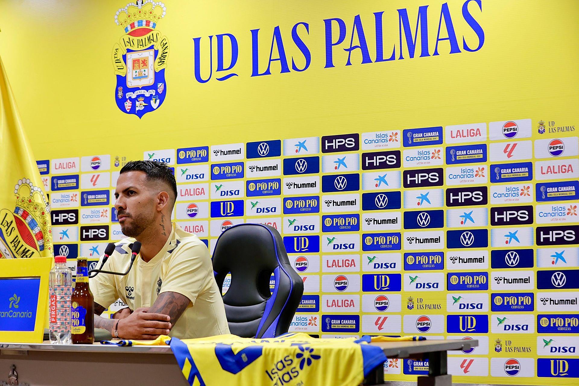 Jonathan Viera ya luce de nuevo el amarillo en su regreso a casa
