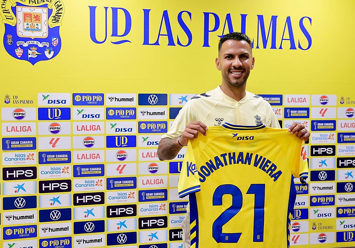 Jonathan Viera ya luce de nuevo el amarillo en su regreso a casa