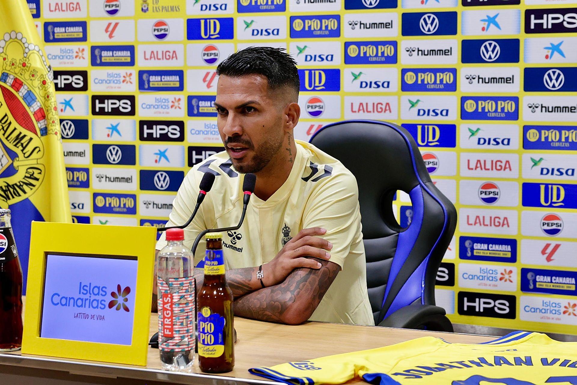 Jonathan Viera ya luce de nuevo el amarillo en su regreso a casa