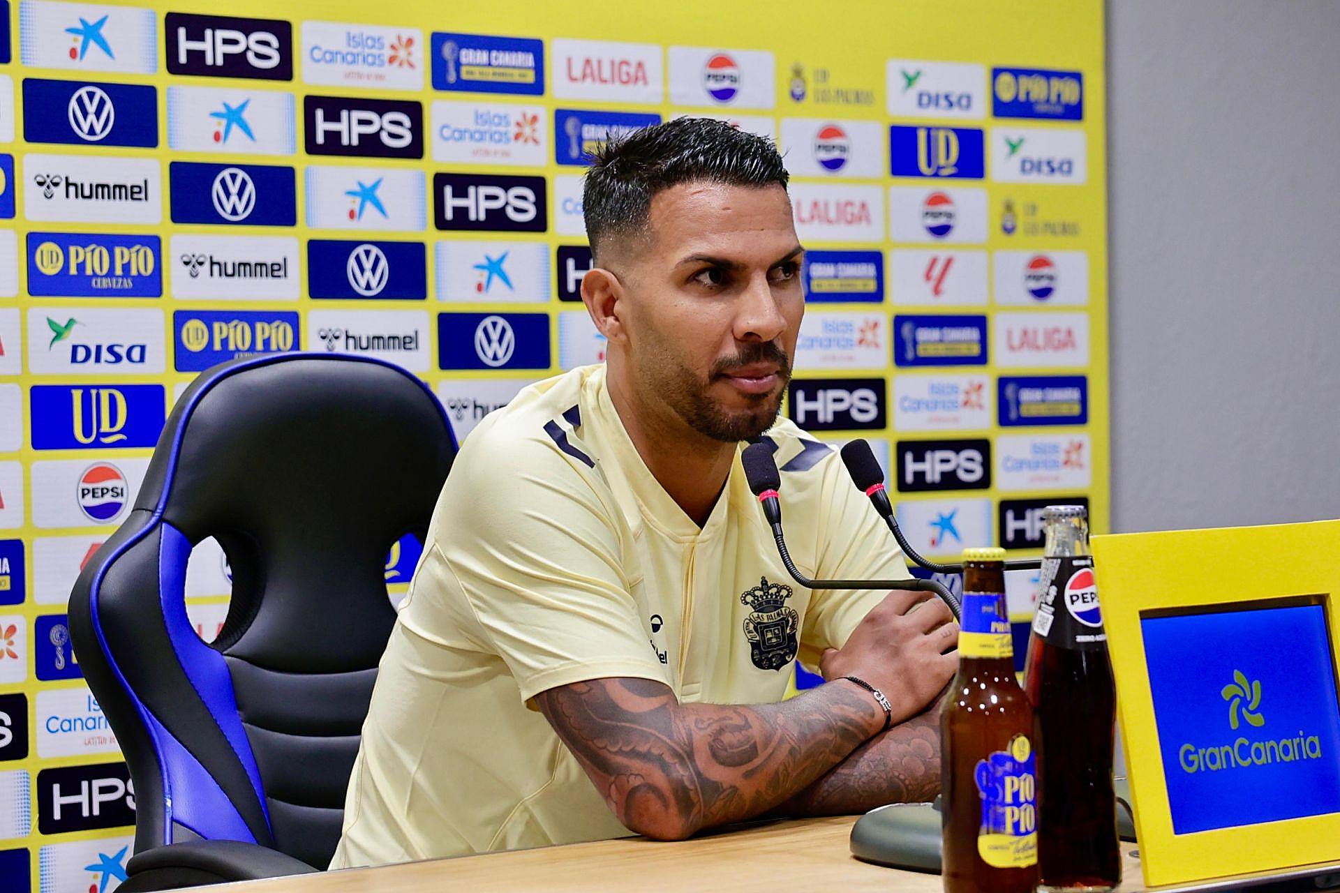 Jonathan Viera ya luce de nuevo el amarillo en su regreso a casa