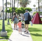 Imagen de una familia de vacaciones.