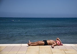 Sanidad activa avisos de riesgo por calor en siete zonas de cinco islas