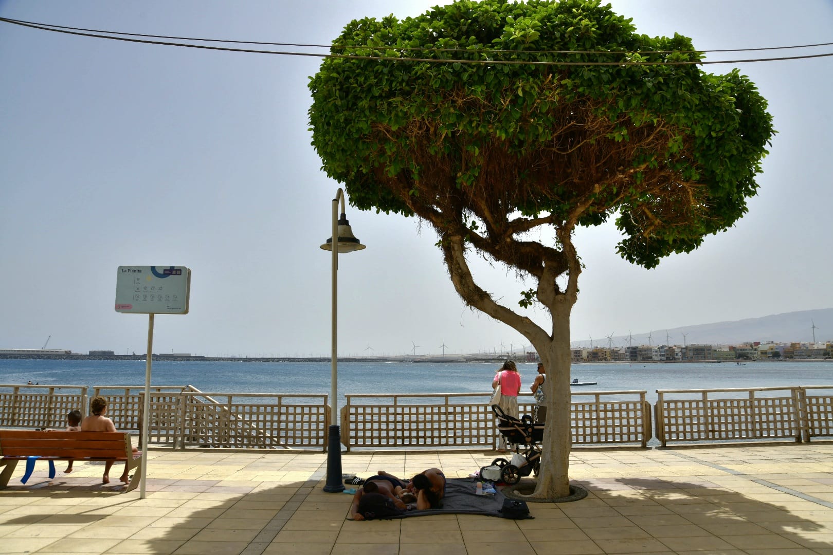 El intenso sol y calor se hacen sentir en Gran Canaria