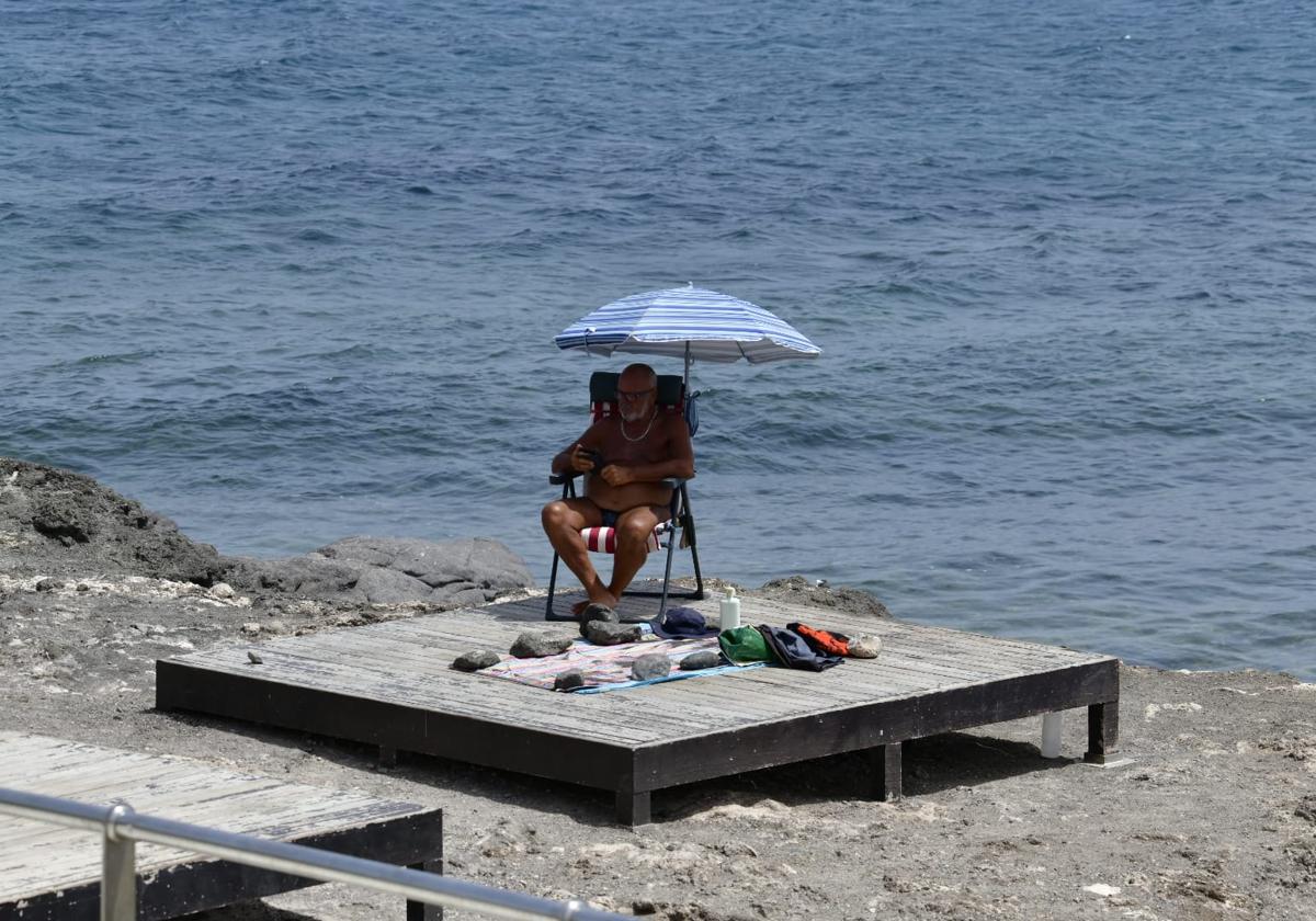 El intenso sol y calor se hacen sentir en Gran Canaria