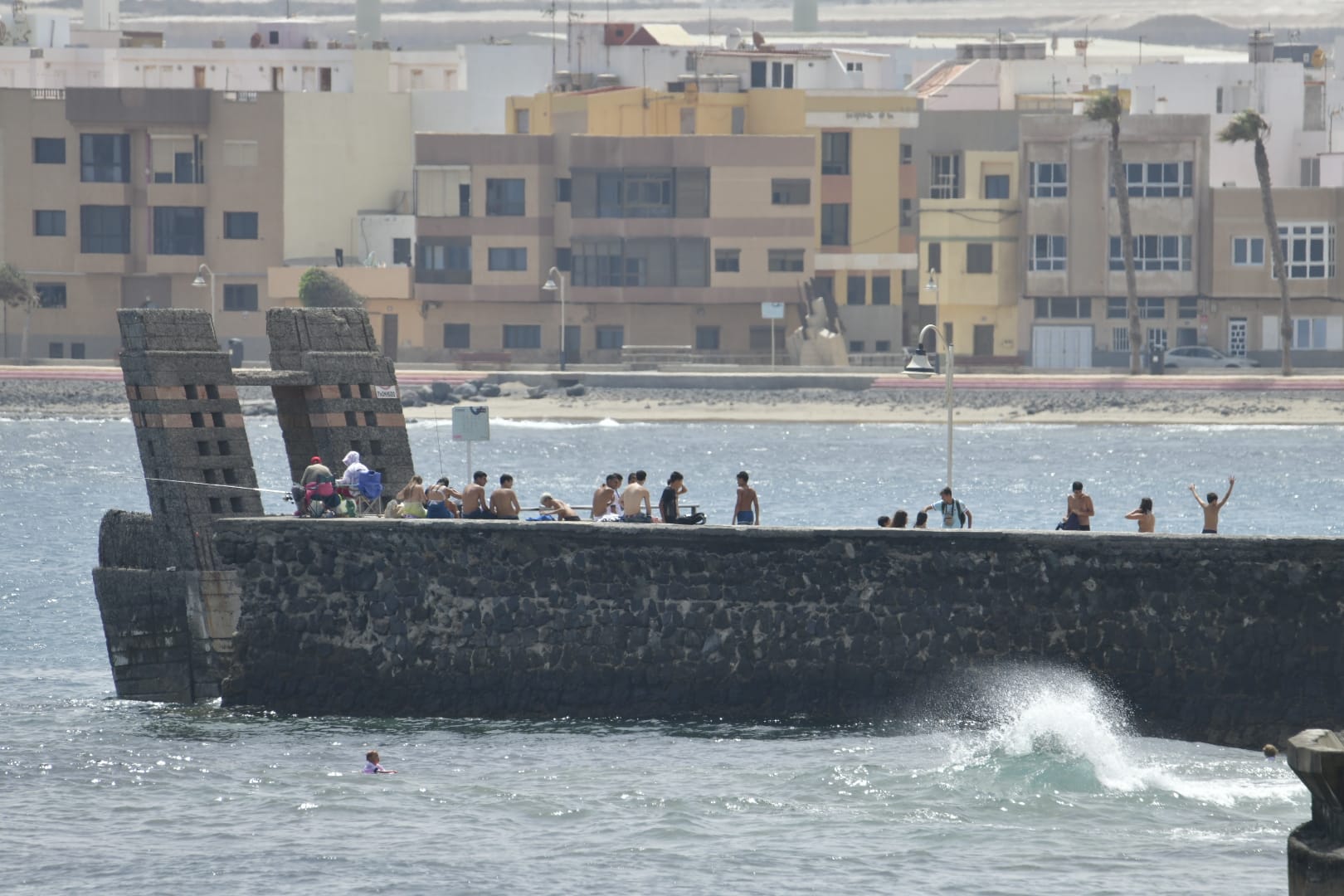 El intenso sol y calor se hacen sentir en Gran Canaria
