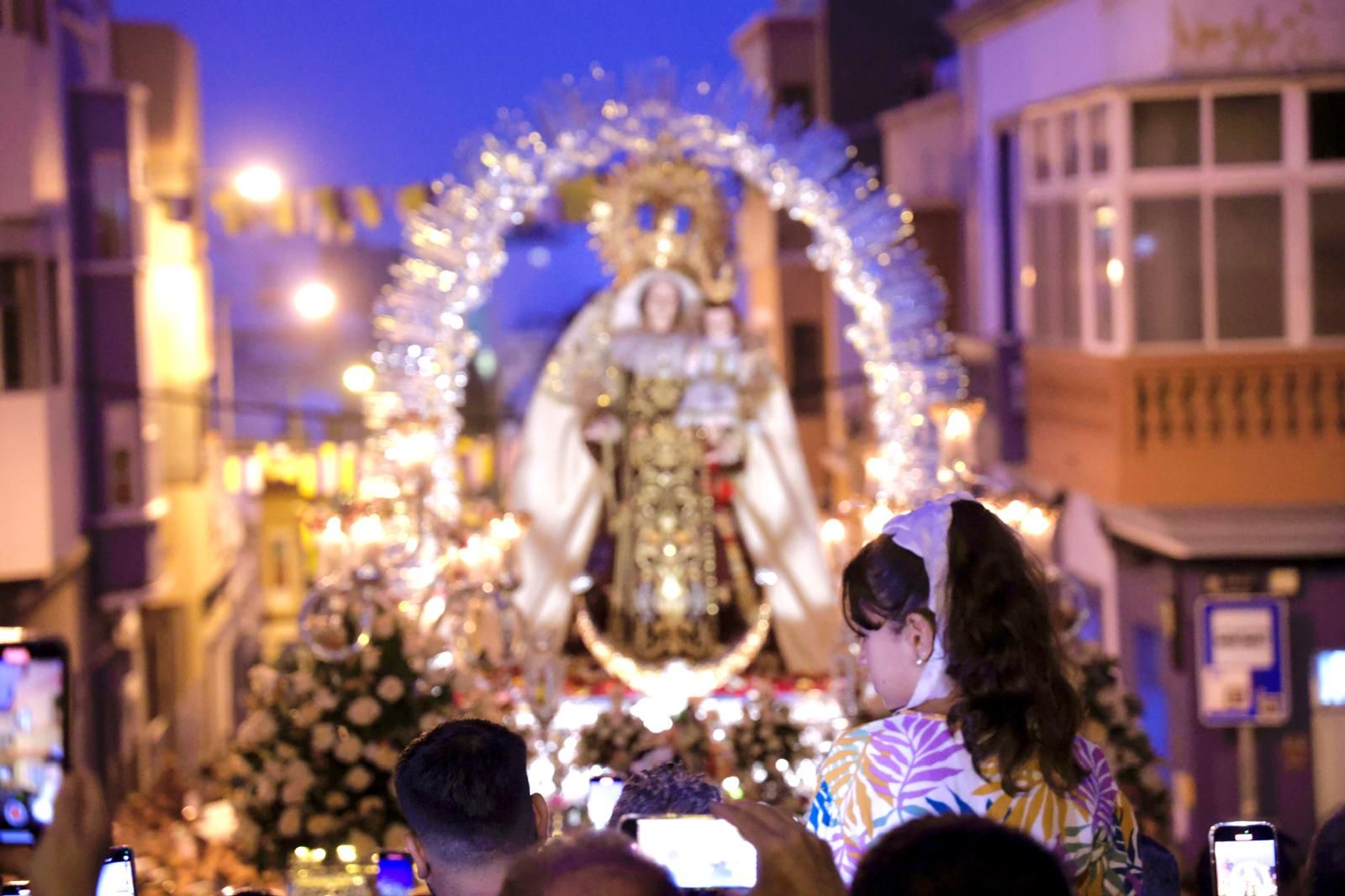 La Isleta se rinde con fervor y devoción a su Virgen del Carmen