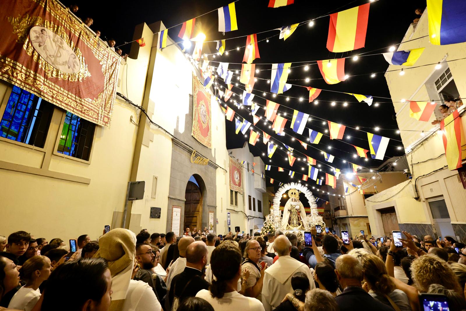 La Isleta se rinde con fervor y devoción a su Virgen del Carmen