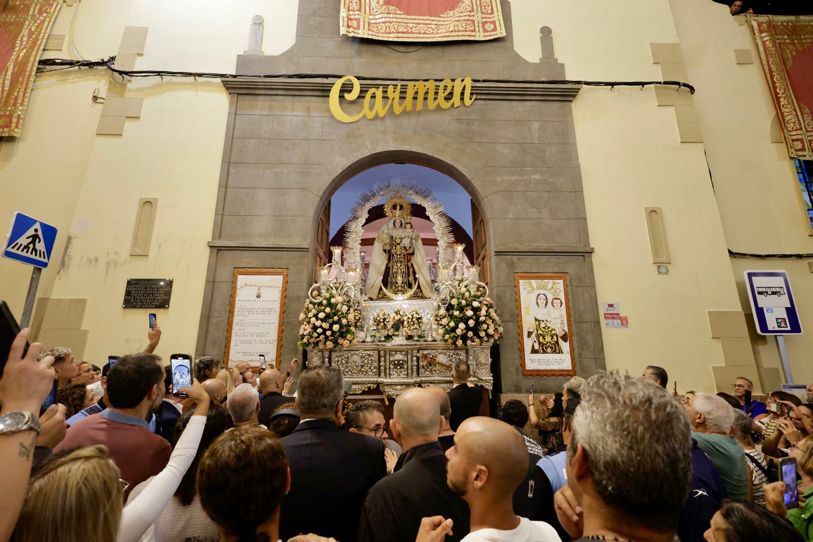 La Isleta se rinde con fervor y devoción a su Virgen del Carmen