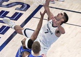 Aldama, bajo la canasta.