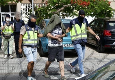 Registran la vivienda del detenido por la muerte del joven sintecho de Playa del Inglés