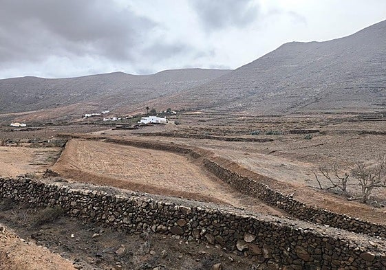 La actuación se centra en el paisaje rural de la Fuerteventura tradicional del municipio de La Oliva.