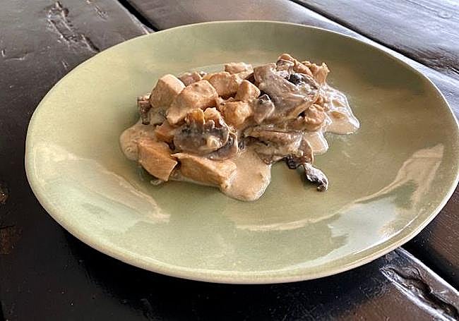 Pollo con salsa de champiñones