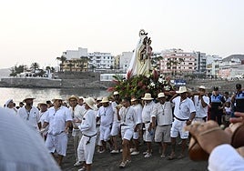 Un momento de la procesión terrestre en Arguineguín.