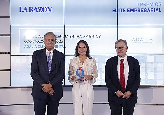 Enrique Ossorio, Presidente de la Asamblea de Madrid y Francisco Marhuenda junto a la Dra. Elena Adalia.