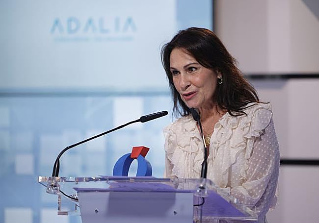 Dra. Elena Adalia agradece a su equipo y pacientes el recorrido realizado por Clínica Dental Adalia en estos 25 años.