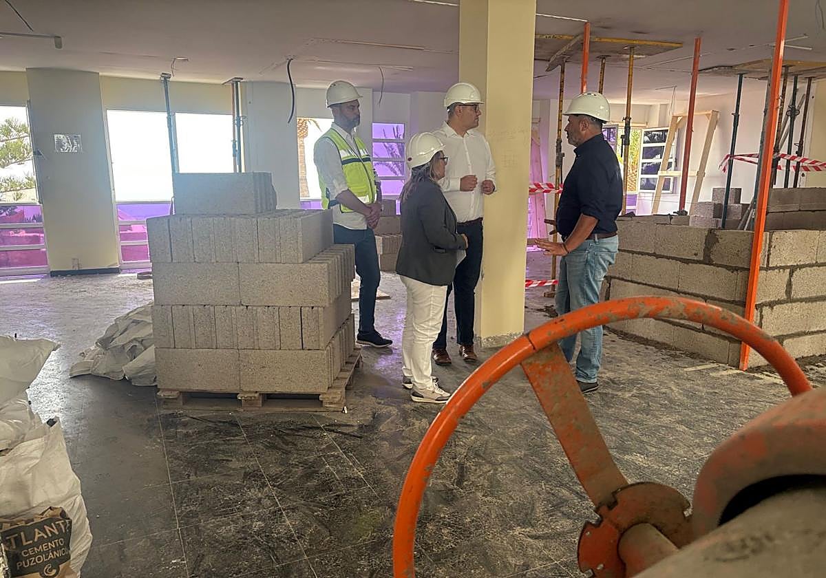 Visita a las obras en el edificio de Usos Múltiples II.