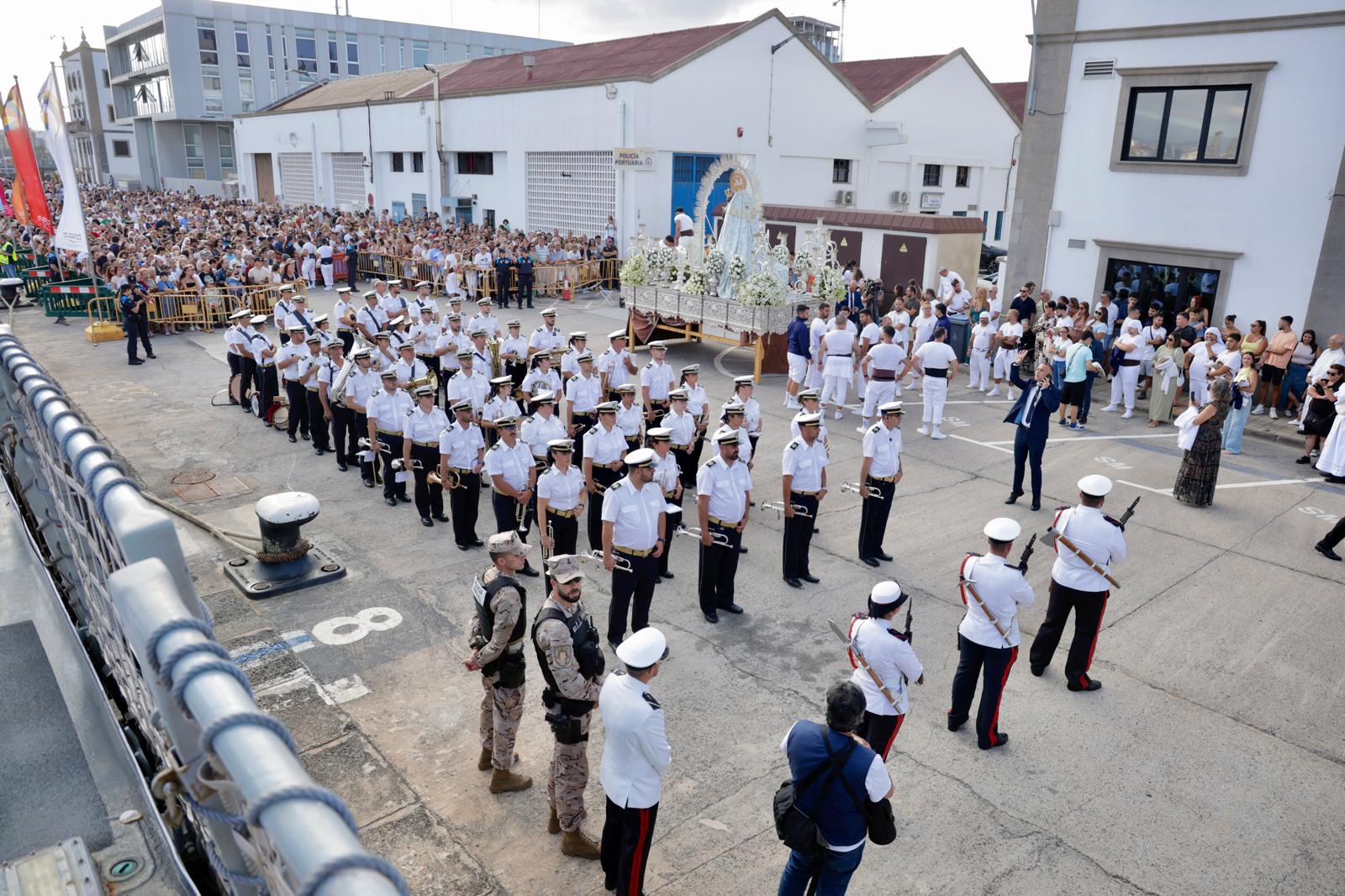 La Isleta se vuelca con la procesión marítima de la Virgen del Carmen