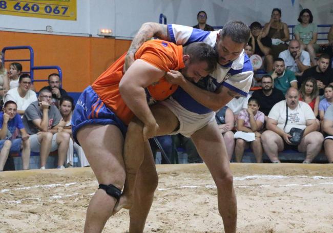 La igualdad predominó durante la luchada.