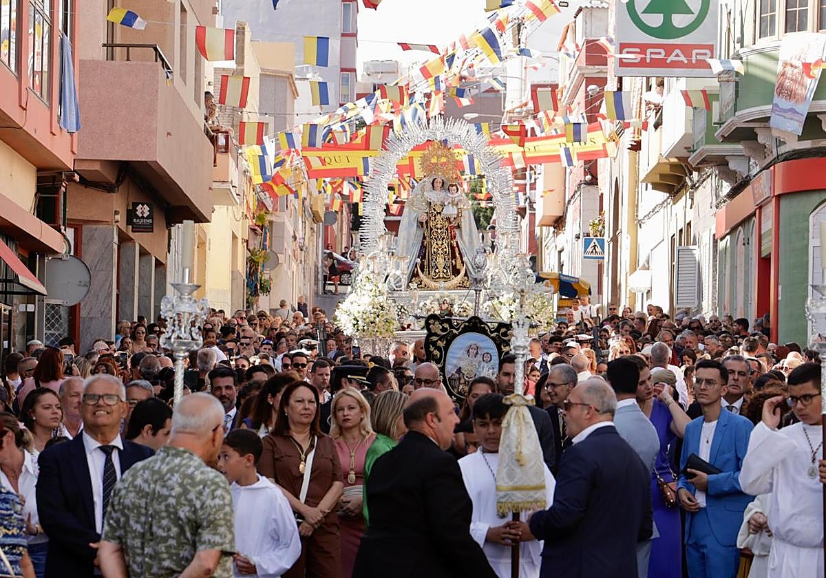 La Isleta se vuelca con la procesión marítima de la Virgen del Carmen