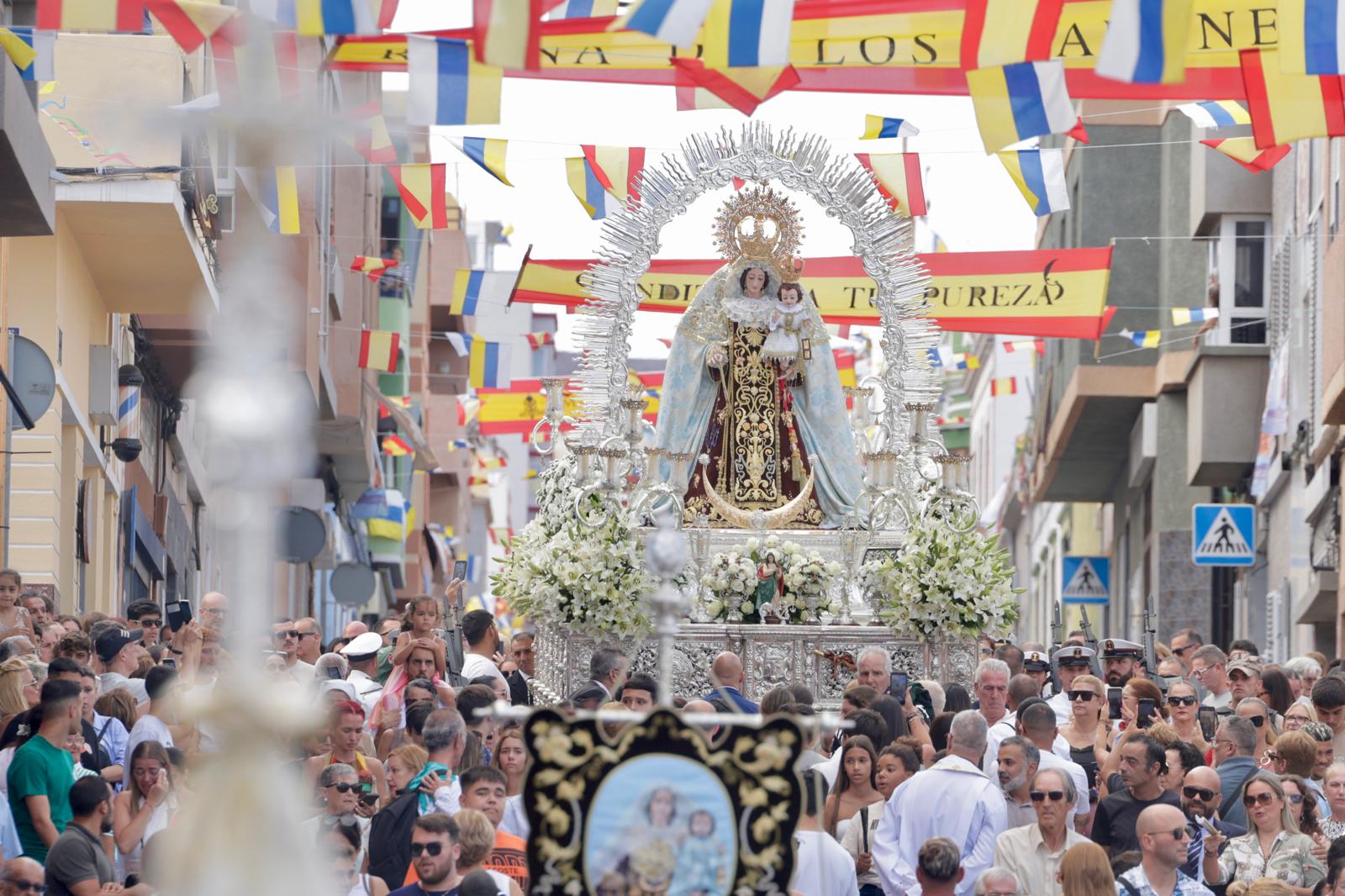 La Isleta se vuelca con la procesión marítima de la Virgen del Carmen