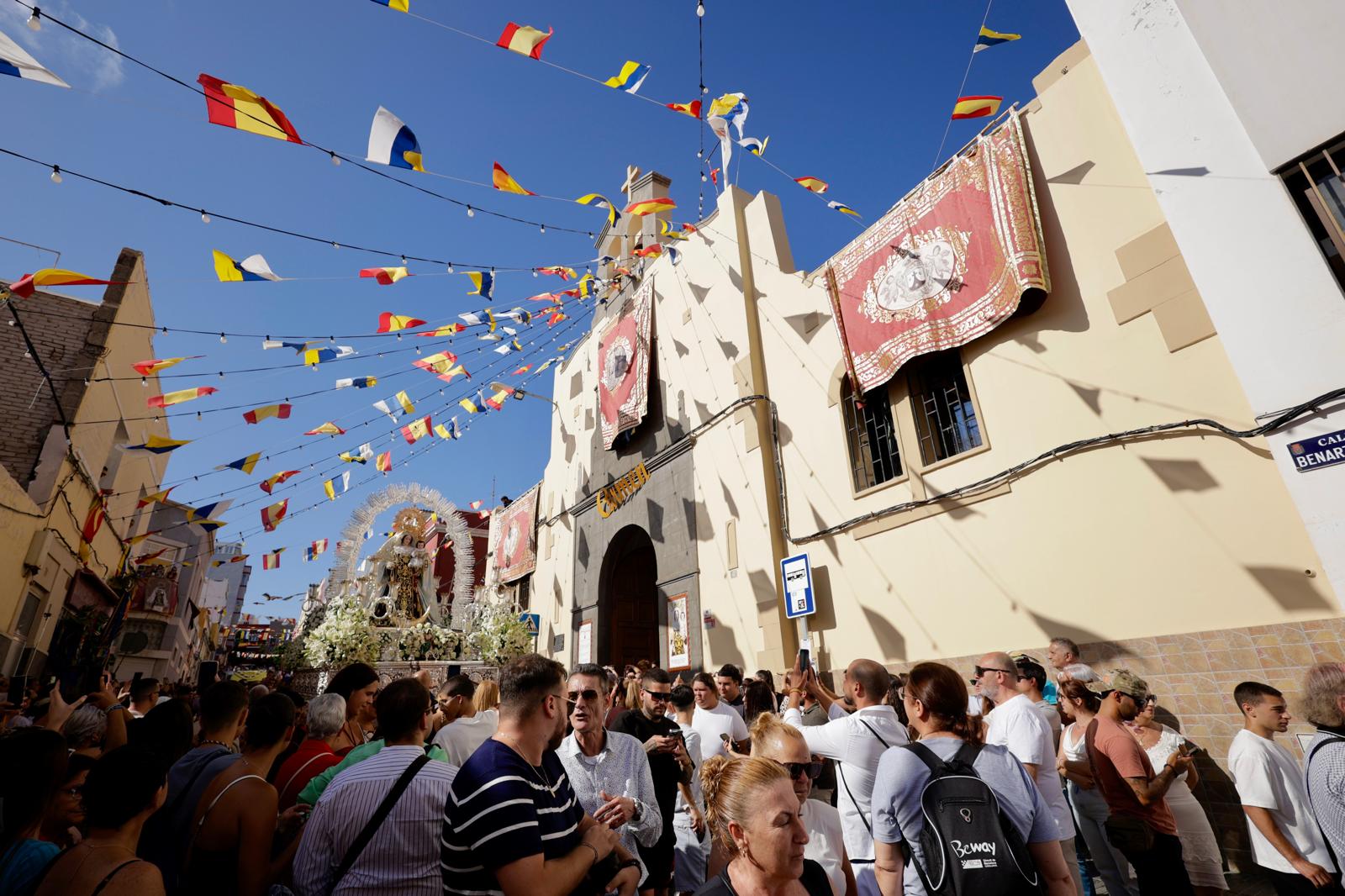 La Isleta se vuelca con la procesión marítima de la Virgen del Carmen