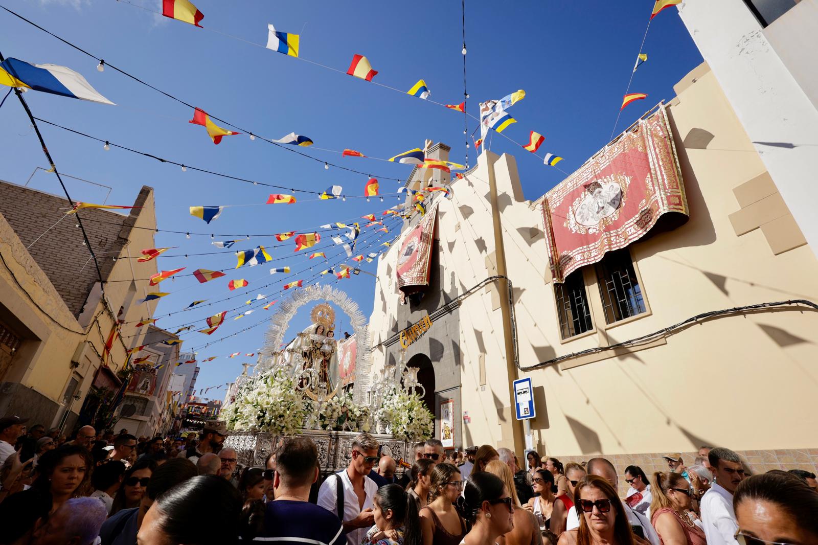 La Isleta se vuelca con la procesión marítima de la Virgen del Carmen
