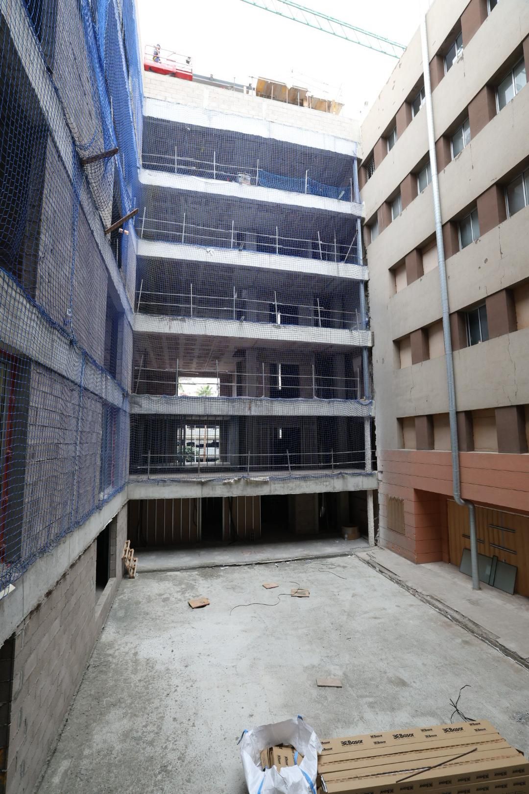 Fernando Clavijo y Esther Monzón visitan la nueva torre del Hospital Universitario Materno Infantil