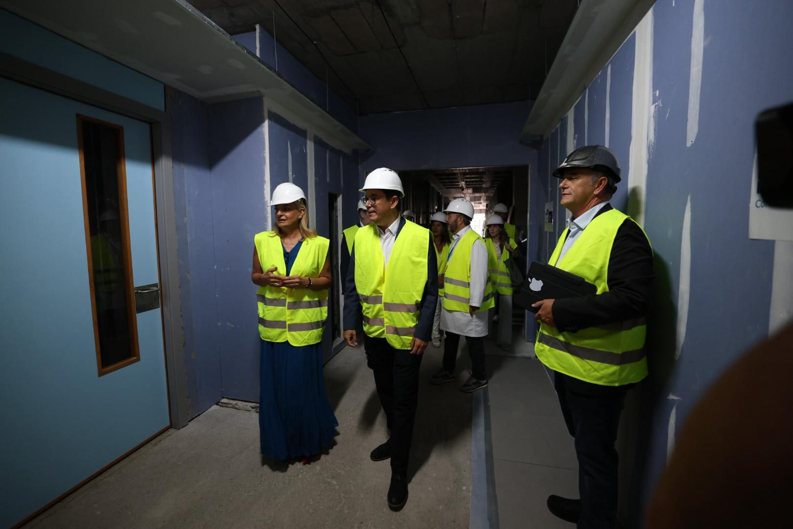 Fernando Clavijo y Esther Monzón visitan la nueva torre del Hospital Universitario Materno Infantil