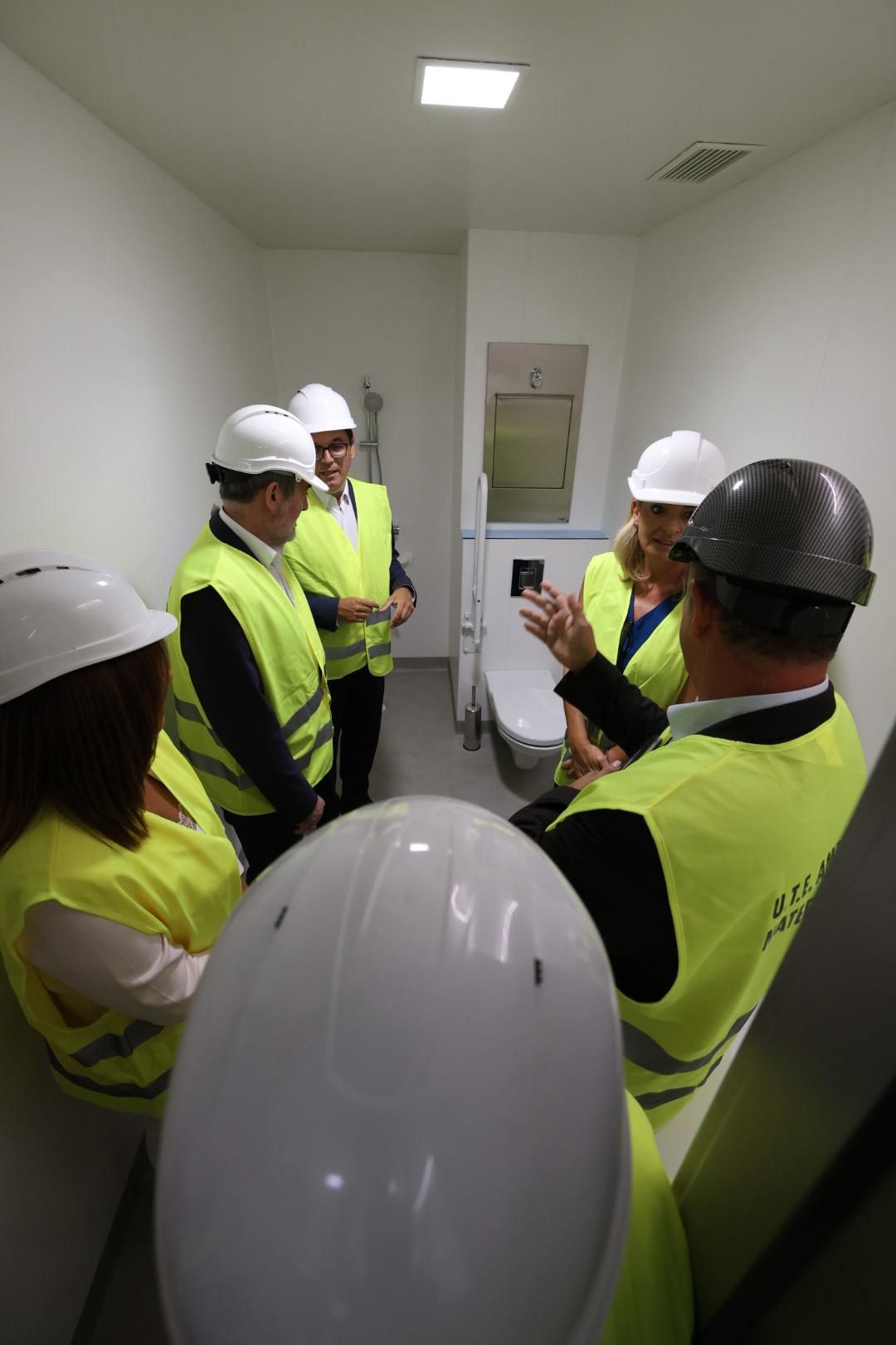 Fernando Clavijo y Esther Monzón visitan la nueva torre del Hospital Universitario Materno Infantil