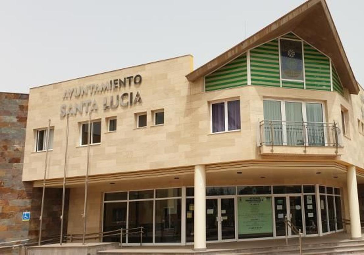 Fachada de las oficinas municipales en Vecindario.