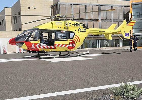 Helicóptero medicalizado, en el Hospital General de Fuerteventura.