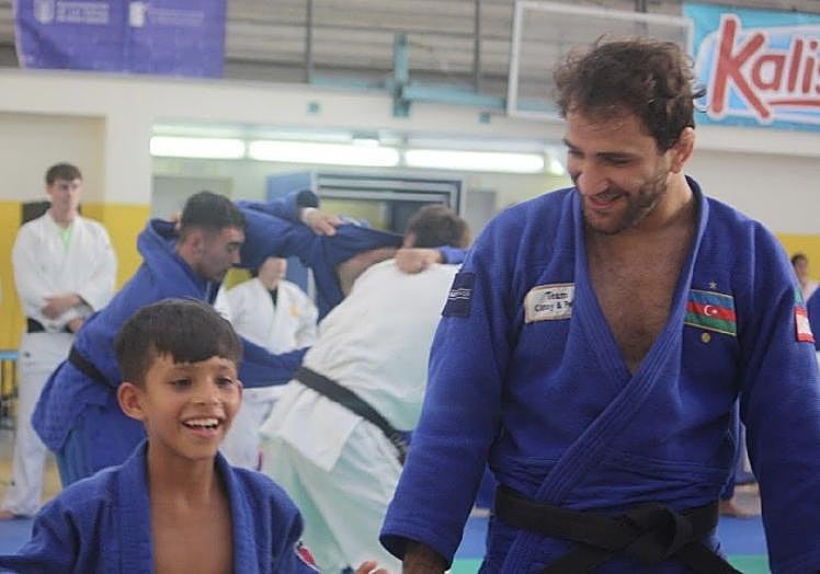 Heydarov impartió su magisterio.